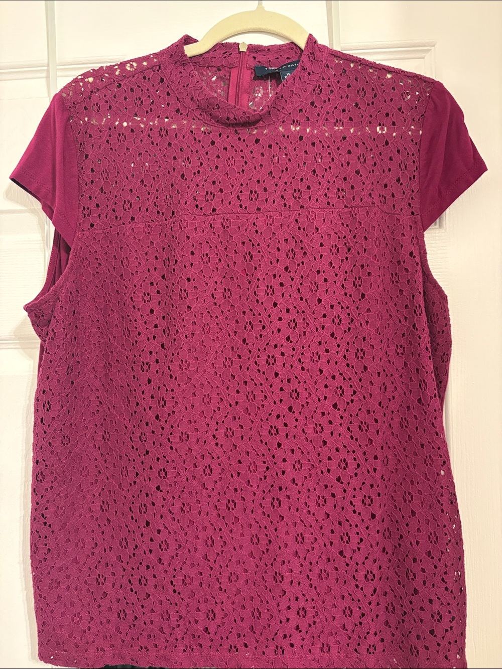 Tommy Hilfiger Magenta Lace Overlay Cap Sleeve Top PtP 24 Length 26
